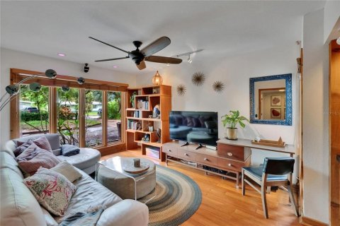 Casa en venta en Saint Petersburg, Florida, 3 dormitorios, 194.63 m2 № 1767053 - foto 4