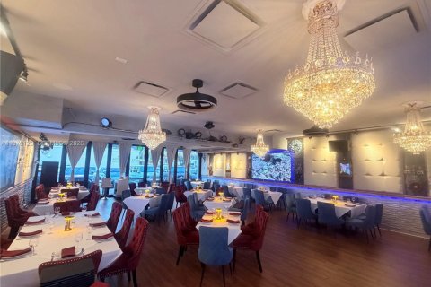Propiedad comercial en venta en Sunny Isles Beach, Florida № 2031371 - foto 5