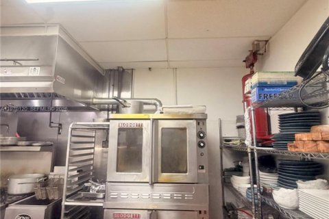 Propiedad comercial en venta en Sunny Isles Beach, Florida № 2031371 - foto 8