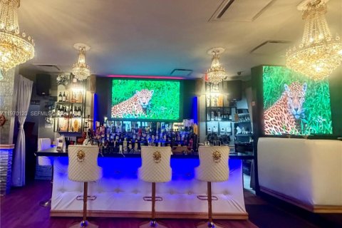 Propiedad comercial en Sunny Isles Beach, Florida № 2031371