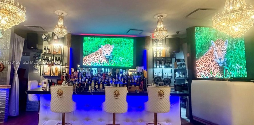 Propiedad comercial en Sunny Isles Beach, Florida № 2031371