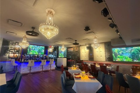 Propiedad comercial en venta en Sunny Isles Beach, Florida № 2031371 - foto 4