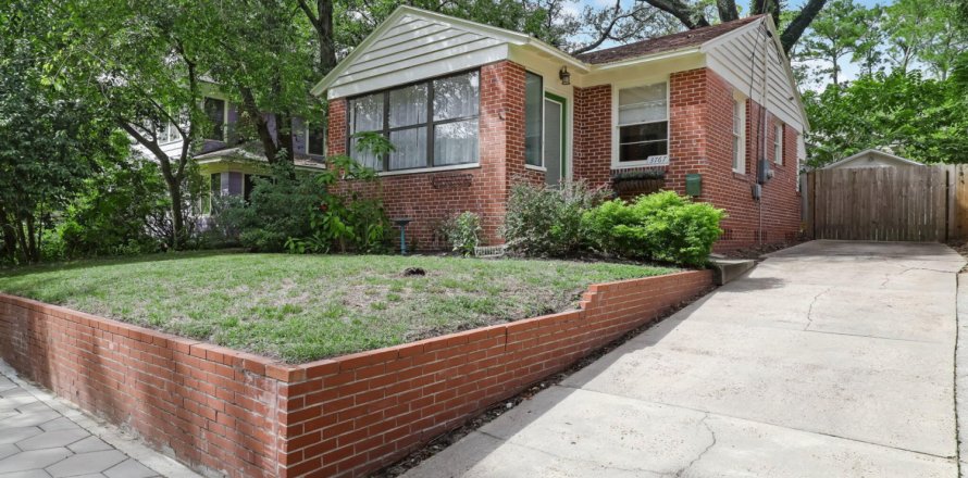 House in Jacksonville, Florida 3 bedrooms, 130.16 sq.m. № 807179