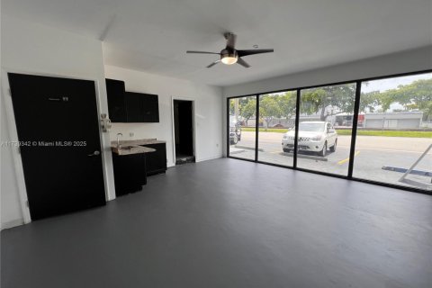 Commercial property in Hollywood, Florida № 1763804 - photo 22