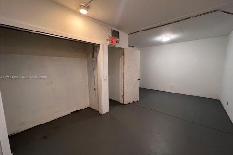 Commercial property in Hollywood, Florida № 1763804 - photo 13