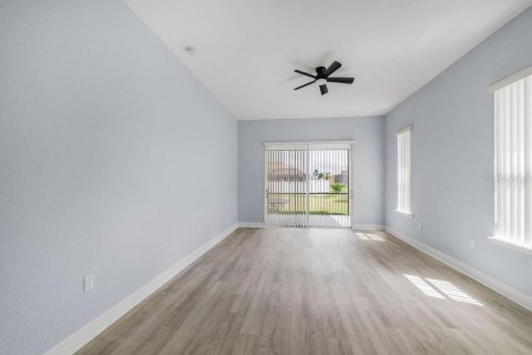 House in Winter Haven, Florida 4 bedrooms, 245.17 sq.m. № 2267542 - photo 13