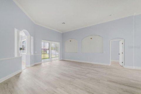 House in Winter Haven, Florida 4 bedrooms, 245.17 sq.m. № 2267542 - photo 12