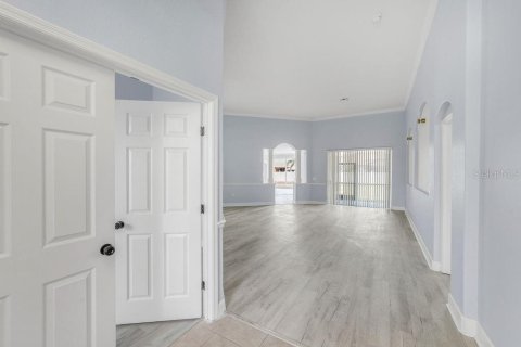 House in Winter Haven, Florida 4 bedrooms, 245.17 sq.m. № 2267542 - photo 6