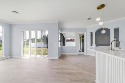 House in Winter Haven, Florida 4 bedrooms, 245.17 sq.m. № 2267542 - photo 25