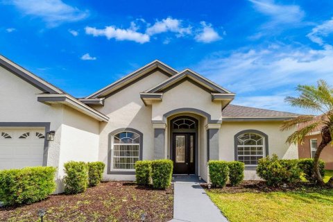 House in Winter Haven, Florida 4 bedrooms, 245.17 sq.m. № 2267542 - photo 5