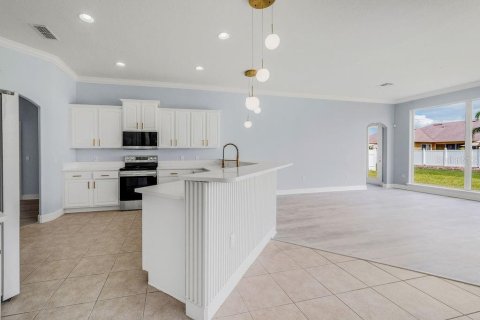 House in Winter Haven, Florida 4 bedrooms, 245.17 sq.m. № 2267542 - photo 19