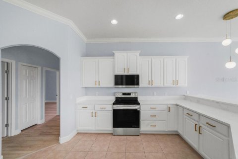 House in Winter Haven, Florida 4 bedrooms, 245.17 sq.m. № 2267542 - photo 28