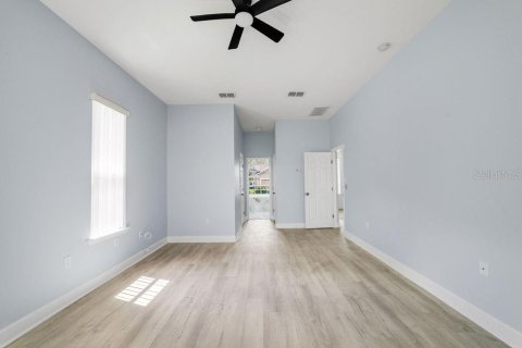 House in Winter Haven, Florida 4 bedrooms, 245.17 sq.m. № 2267542 - photo 14