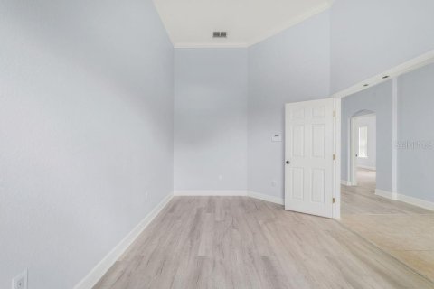 House in Winter Haven, Florida 4 bedrooms, 245.17 sq.m. № 2267542 - photo 9
