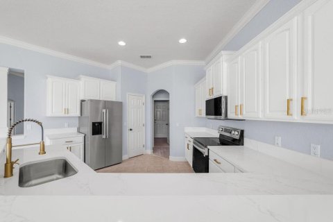 House in Winter Haven, Florida 4 bedrooms, 245.17 sq.m. № 2267542 - photo 26