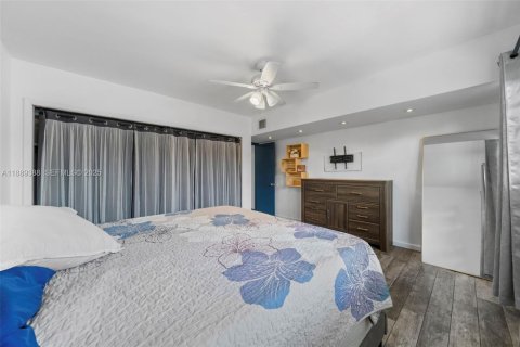 Condo in Miami Beach, Florida, 3 bedrooms  № 2038172 - photo 11