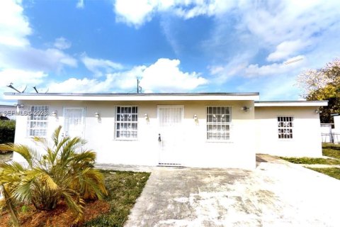 Villa ou maison à Miami Gardens, Floride 3 chambres, 136.57 m2 № 2018089