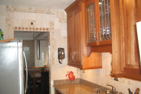 Condominio en Miami, Florida, 2 dormitorios  № 2032041