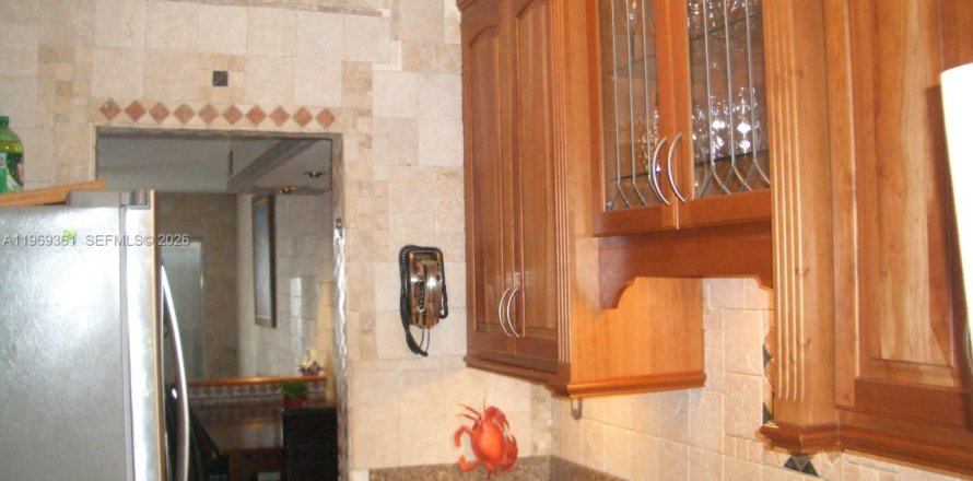 Condominio en Miami, Florida, 2 dormitorios  № 2032041