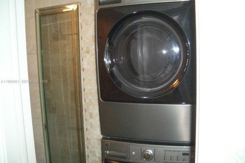 Condominio en venta en Miami, Florida, 2 dormitorios, 125.42 m2 № 2032041 - foto 30