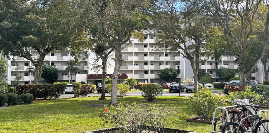 Condo in Lauderhill, Florida, 2 bedrooms № 1024280