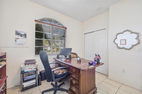 House in Miami, Florida 3 bedrooms, 144.56 sq.m. № 1874299 - photo 22
