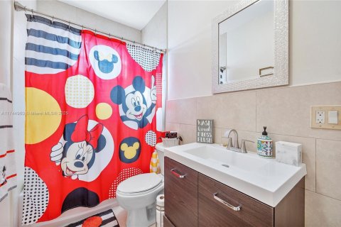 House in Miami, Florida 3 bedrooms, 144.56 sq.m. № 1874299 - photo 24