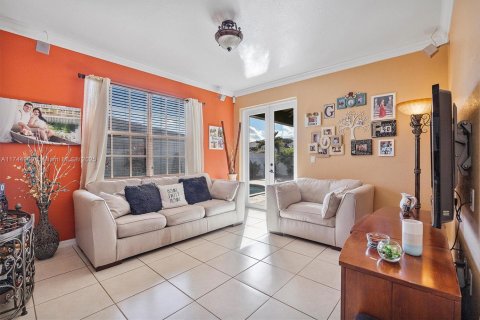 House in Miami, Florida 3 bedrooms, 144.56 sq.m. № 1874299 - photo 13