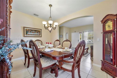 House in Miami, Florida 3 bedrooms, 144.56 sq.m. № 1874299 - photo 8