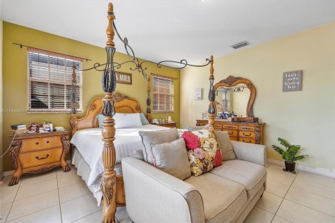 House in Miami, Florida 3 bedrooms, 144.56 sq.m. № 1874299 - photo 28