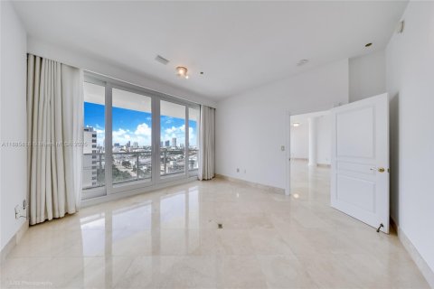 Condominio en venta en Miami Beach, Florida, 2 dormitorios, 138.42 m2 № 1942337 - foto 13