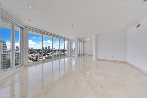Condominio en venta en Miami Beach, Florida, 2 dormitorios, 138.42 m2 № 1942337 - foto 2