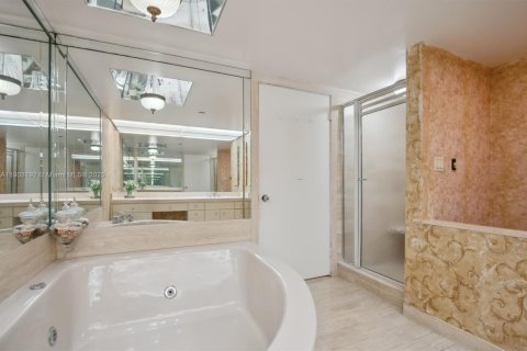 Condo in Aventura, Florida, 2 bedrooms  № 1964296 - photo 18