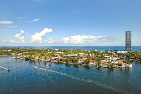 Condo in Aventura, Florida, 2 bedrooms  № 1964296 - photo 1