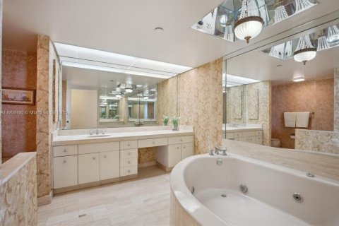 Condo in Aventura, Florida, 2 bedrooms  № 1964296 - photo 17