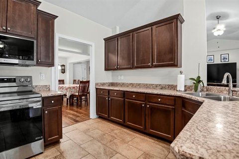 House in Sebastian, Florida 3 bedrooms, 189.06 sq.m. № 2431805 - photo 11