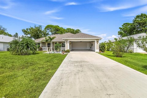 House in Sebastian, Florida 3 bedrooms, 189.06 sq.m. № 2431805