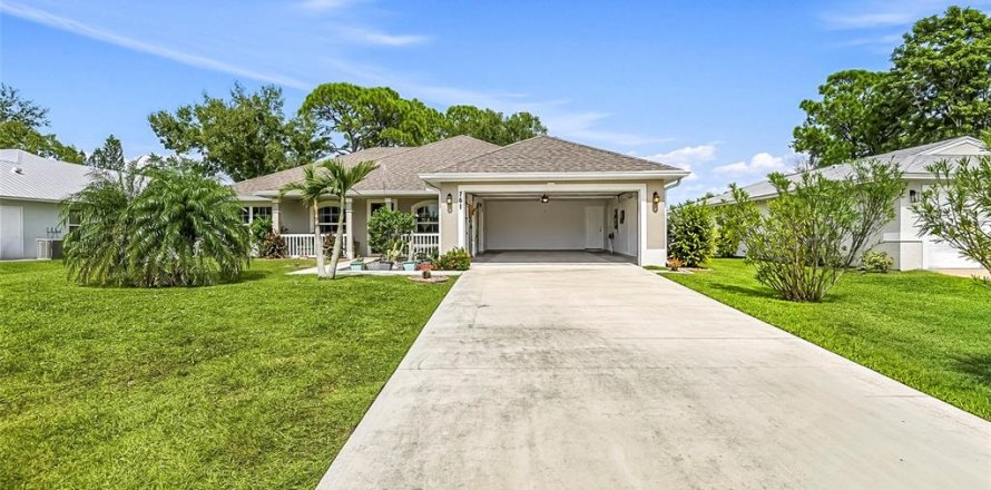 House in Sebastian, Florida 3 bedrooms, 189.06 sq.m. № 2431805