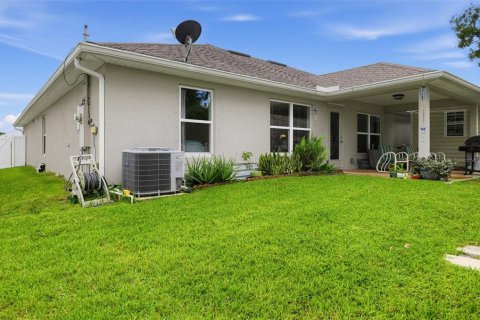House in Sebastian, Florida 3 bedrooms, 189.06 sq.m. № 2431805 - photo 3