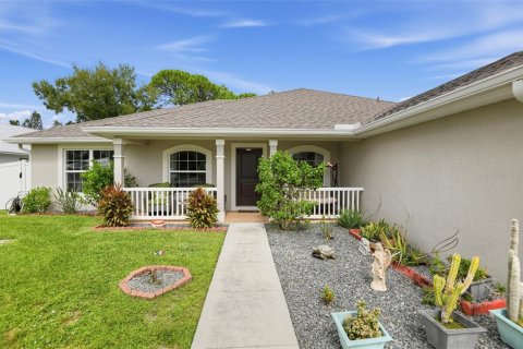 House in Sebastian, Florida 3 bedrooms, 189.06 sq.m. № 2431805 - photo 2