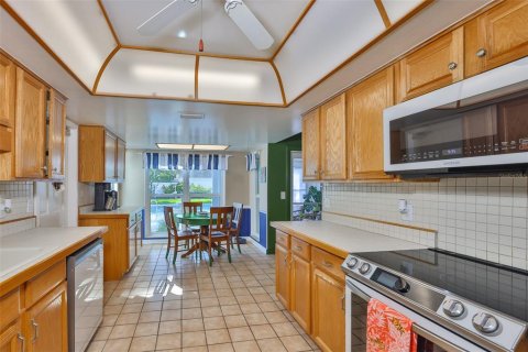 House in Tampa, Florida 3 bedrooms, 164.07 sq.m. № 1885929 - photo 11