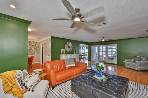 House in Tampa, Florida 3 bedrooms, 164.07 sq.m. № 1885929 - photo 7