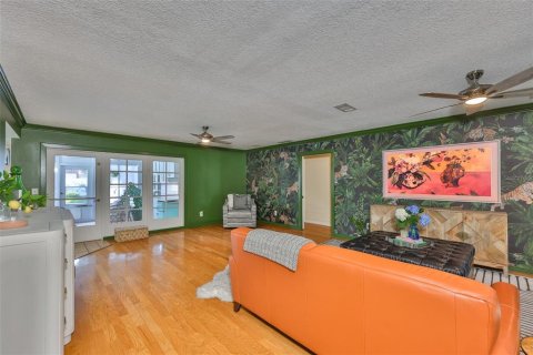 House in Tampa, Florida 3 bedrooms, 164.07 sq.m. № 1885929 - photo 6