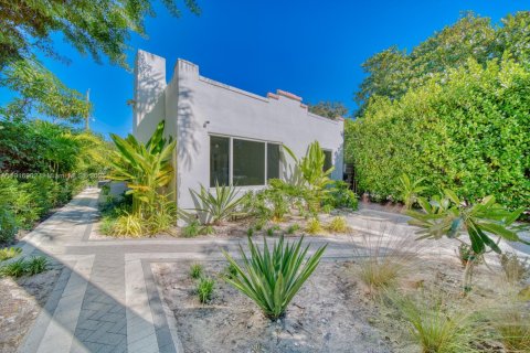 Дом в Бискейн-Парк, Флорида 3 спальни, 104.79м2 № 1973440