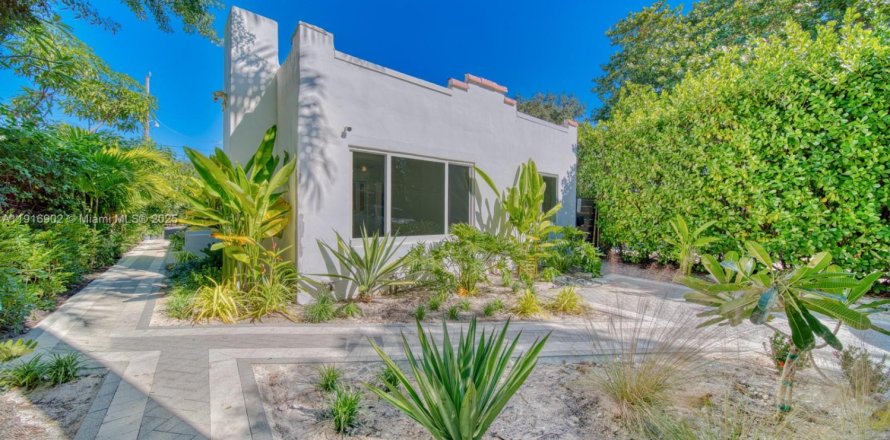 Дом в Бискейн-Парк, Флорида 3 спальни, 104.79м2 № 1973440