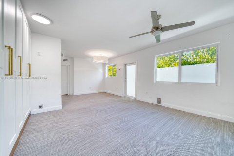 Снять в аренду виллу или дом в Бискейн-Парк, Флорида 3 спальни, 104.79м2, № 1973440 - фото 7