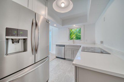 Снять в аренду виллу или дом в Бискейн-Парк, Флорида 3 спальни, 104.79м2, № 1973440 - фото 6