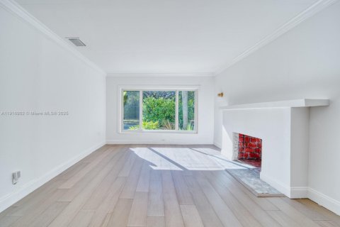 Снять в аренду виллу или дом в Бискейн-Парк, Флорида 3 спальни, 104.79м2, № 1973440 - фото 3