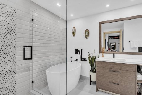 Condo in Aventura, Florida, 2 bedrooms  № 2005054 - photo 24