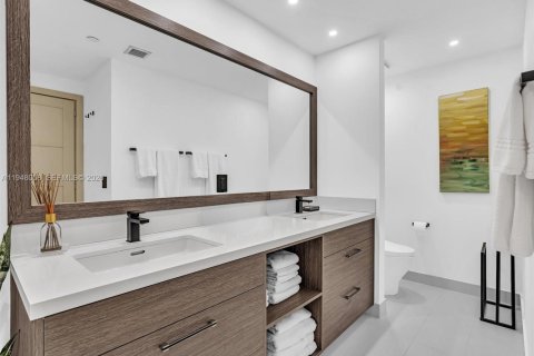 Condo in Aventura, Florida, 2 bedrooms  № 2005054 - photo 25
